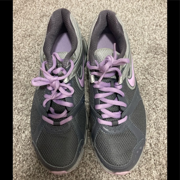 Nike Grey with Lavender swoosh and trim-Size 7-EUC - Picture 2 of 8
